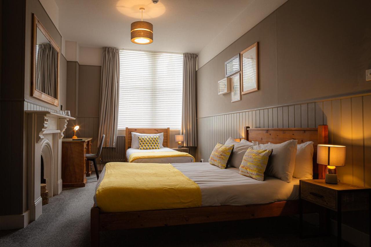 ワイ The Kings Head Bed & Breakfast エクステリア 写真