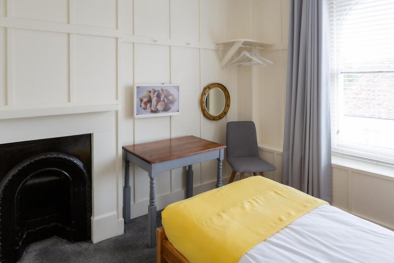 ワイ The Kings Head Bed & Breakfast エクステリア 写真
