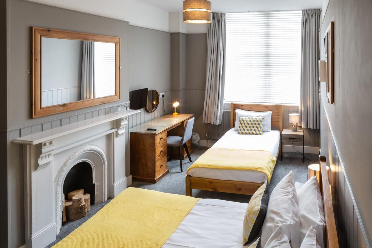 ワイ The Kings Head Bed & Breakfast エクステリア 写真