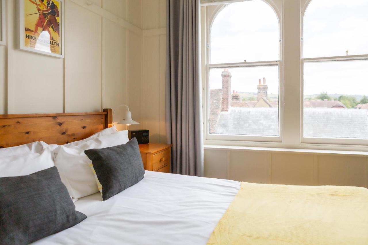 ワイ The Kings Head Bed & Breakfast エクステリア 写真
