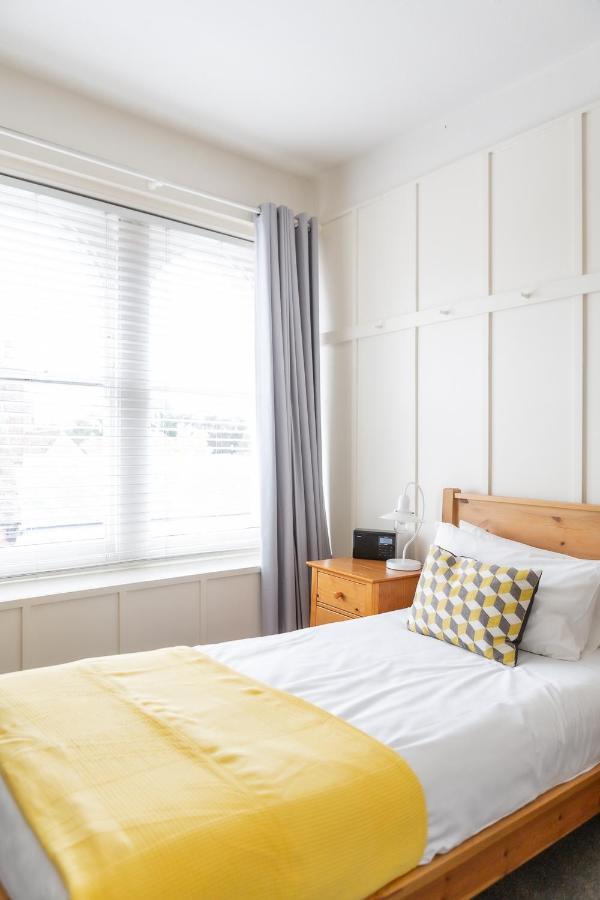 ワイ The Kings Head Bed & Breakfast エクステリア 写真