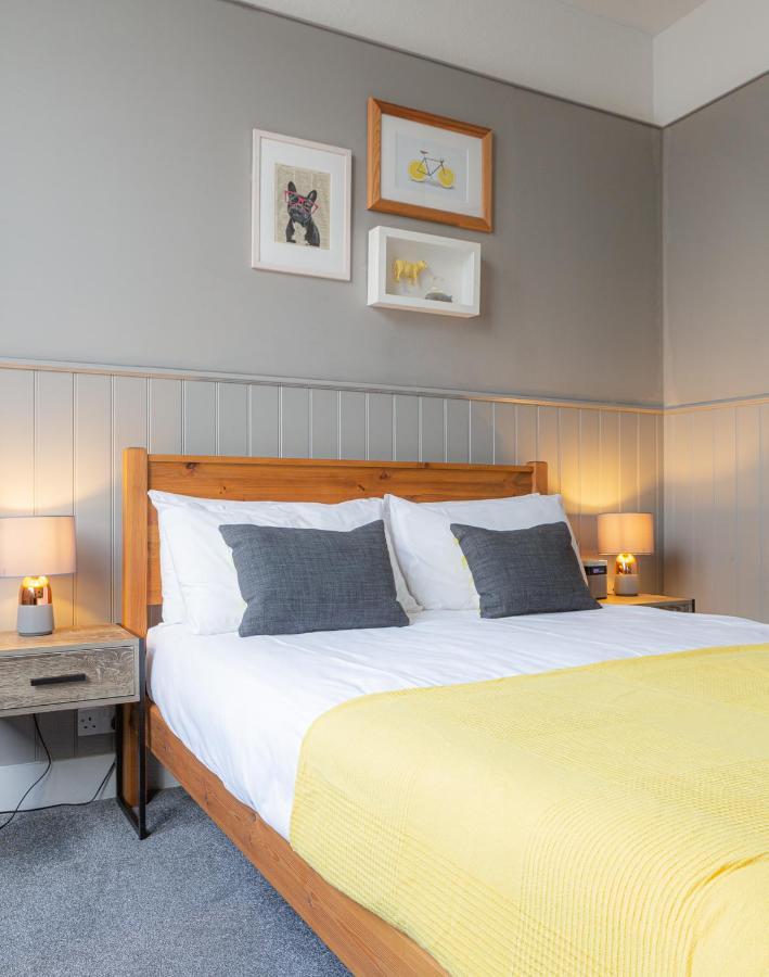 ワイ The Kings Head Bed & Breakfast エクステリア 写真
