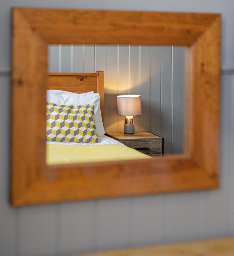 ワイ The Kings Head Bed & Breakfast エクステリア 写真