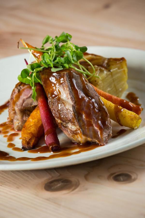 ワイ The Kings Head Bed & Breakfast エクステリア 写真