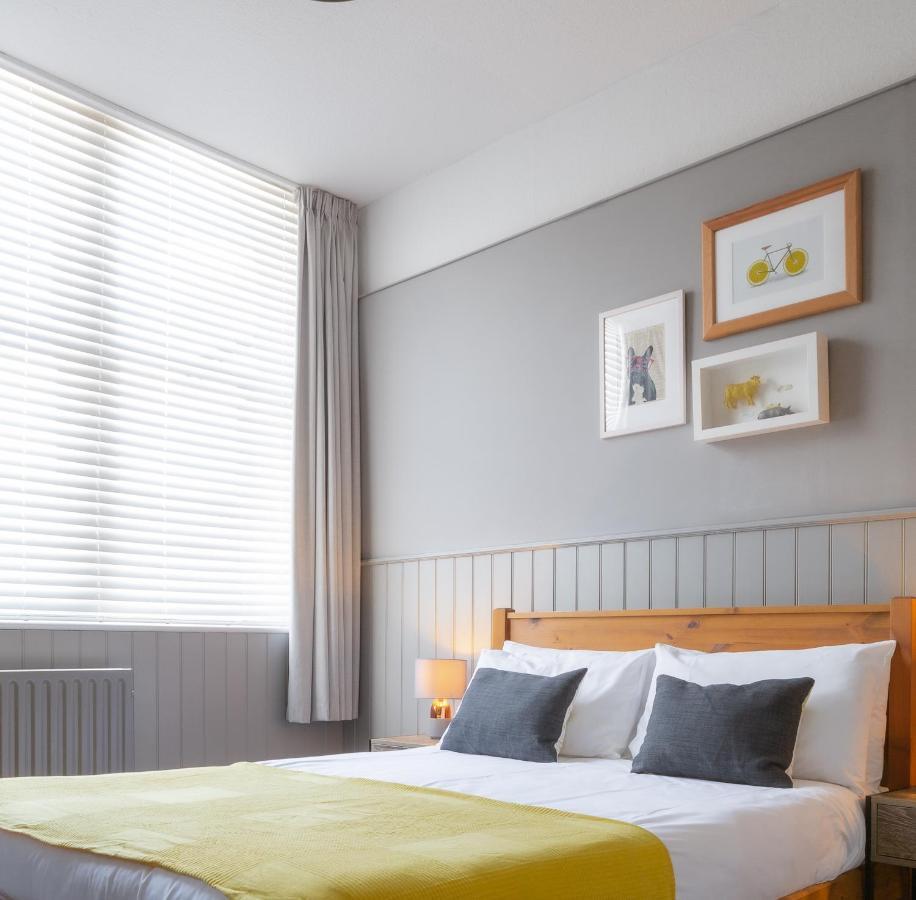 ワイ The Kings Head Bed & Breakfast エクステリア 写真
