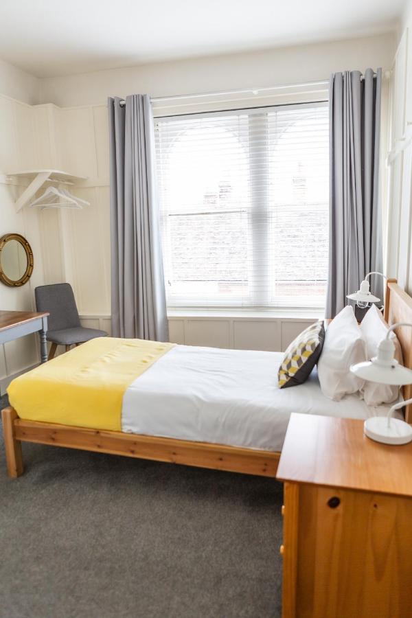 ワイ The Kings Head Bed & Breakfast エクステリア 写真