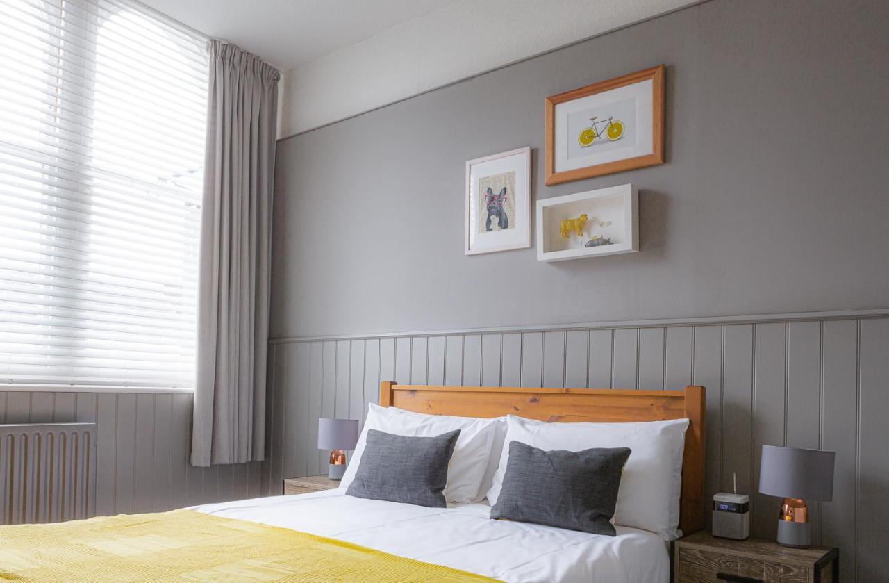 ワイ The Kings Head Bed & Breakfast エクステリア 写真