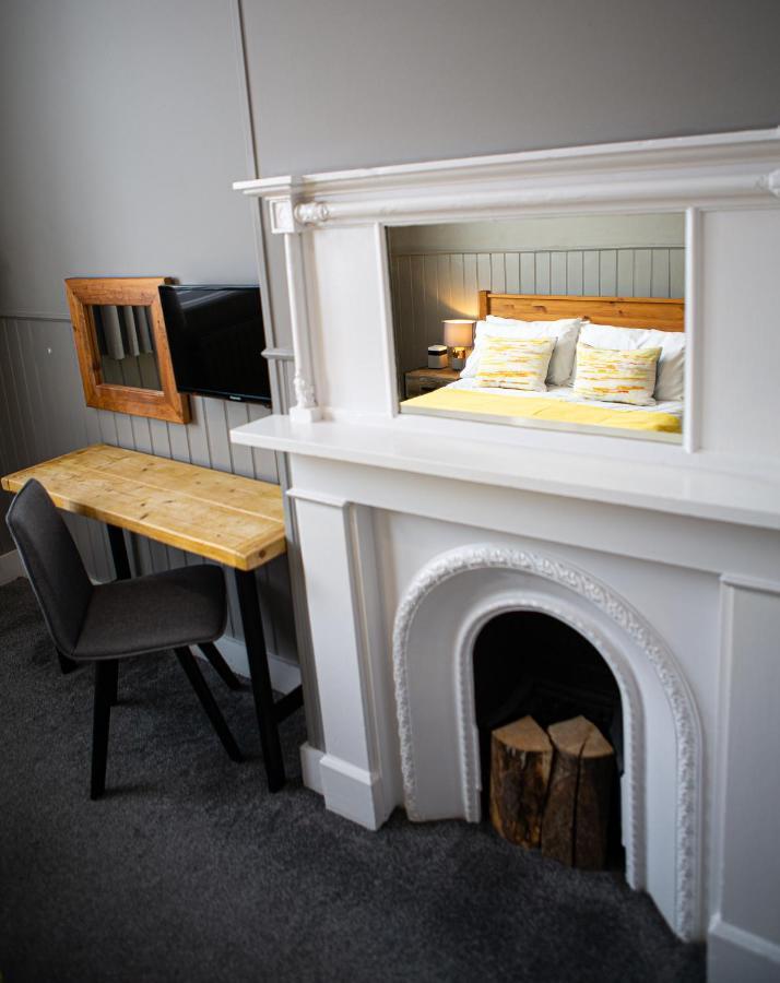 ワイ The Kings Head Bed & Breakfast エクステリア 写真