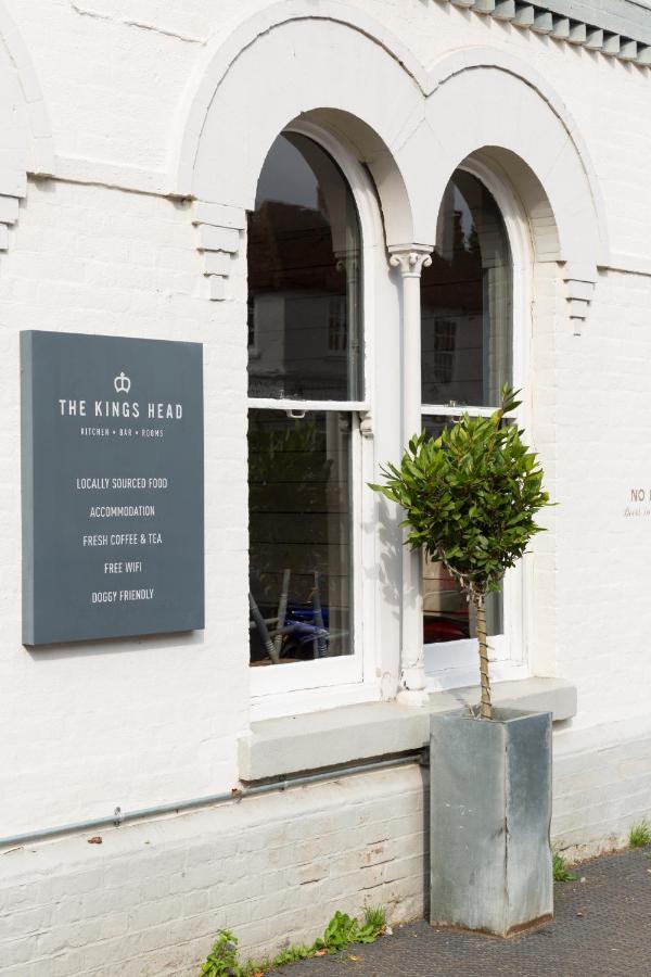 ワイ The Kings Head Bed & Breakfast エクステリア 写真