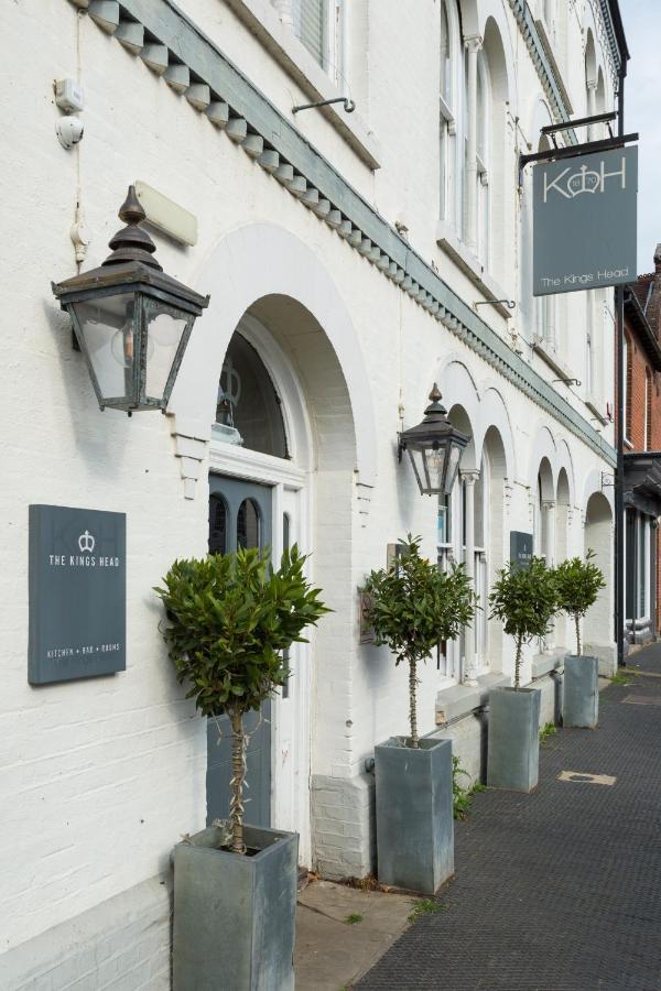 ワイ The Kings Head Bed & Breakfast エクステリア 写真