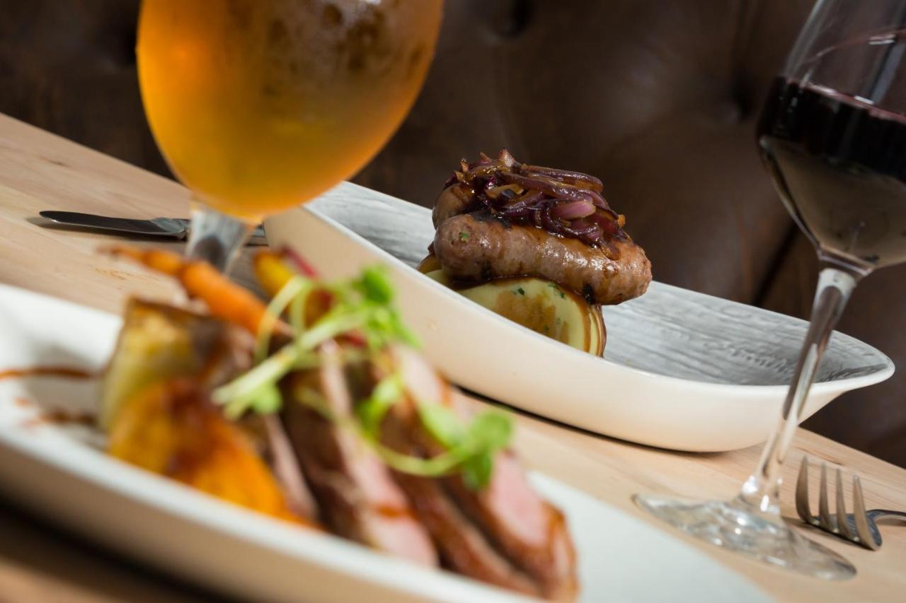 ワイ The Kings Head Bed & Breakfast エクステリア 写真