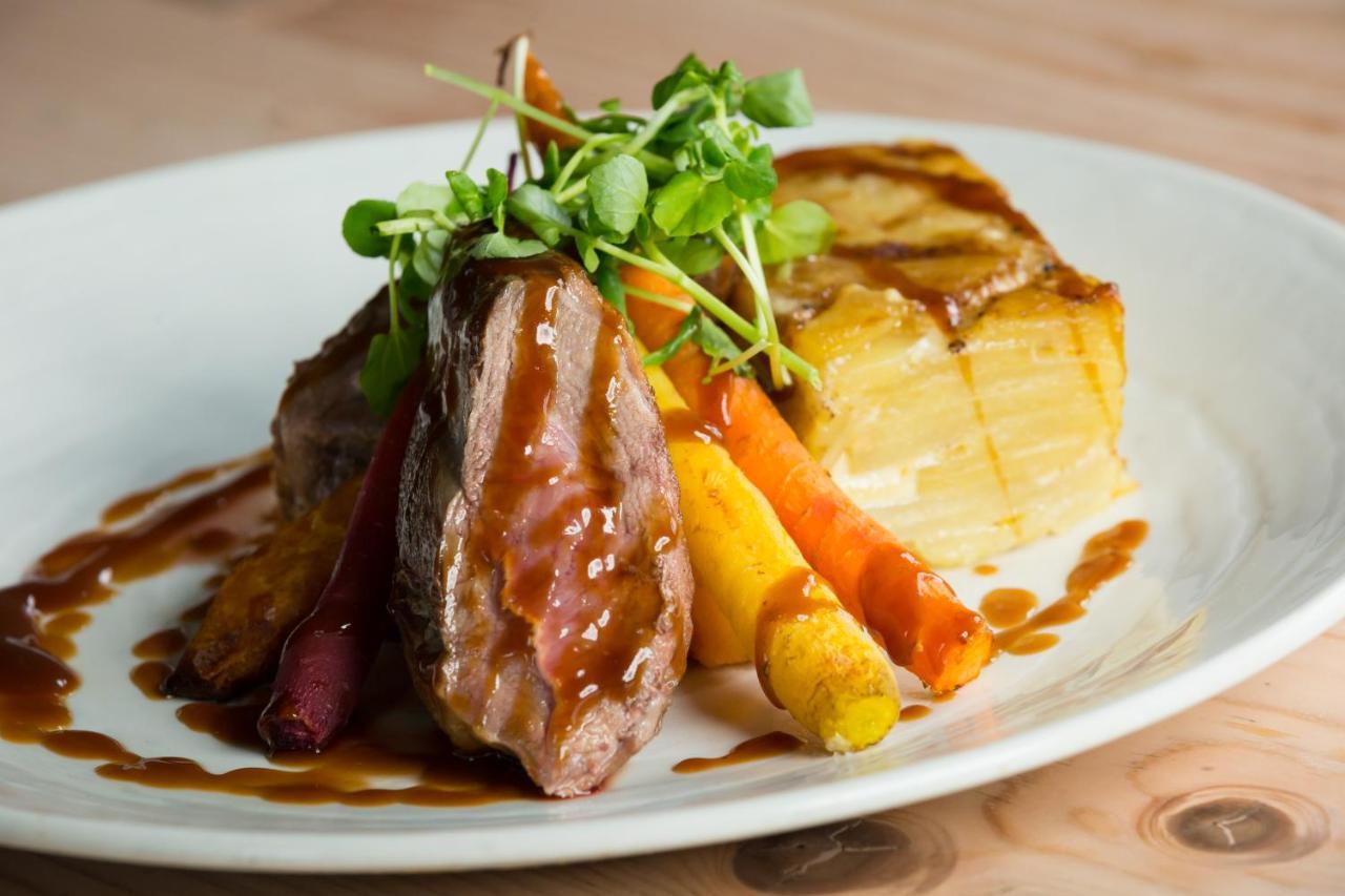 ワイ The Kings Head Bed & Breakfast エクステリア 写真