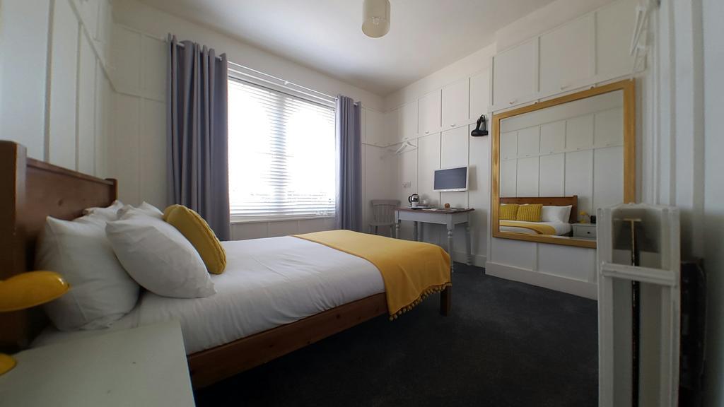 ワイ The Kings Head Bed & Breakfast エクステリア 写真