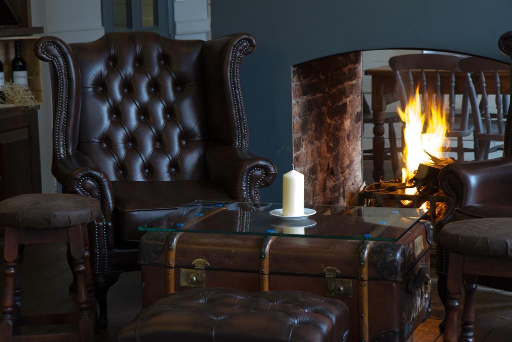 ワイ The Kings Head Bed & Breakfast エクステリア 写真