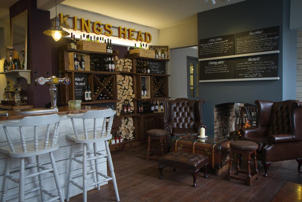 ワイ The Kings Head Bed & Breakfast エクステリア 写真